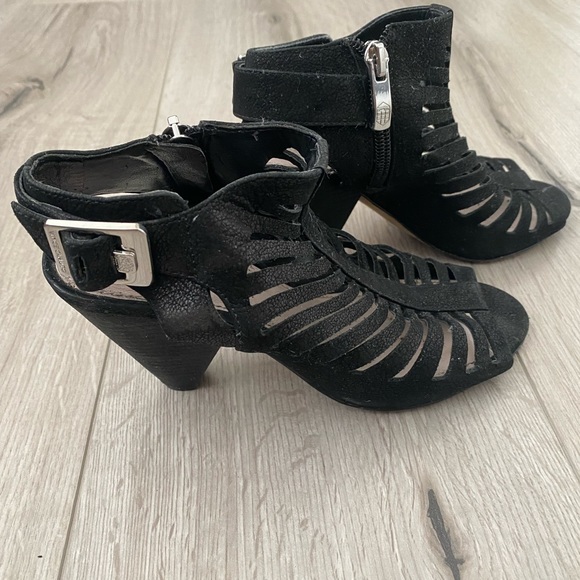 VINCE CAMUTO heels - Picture 2 of 2